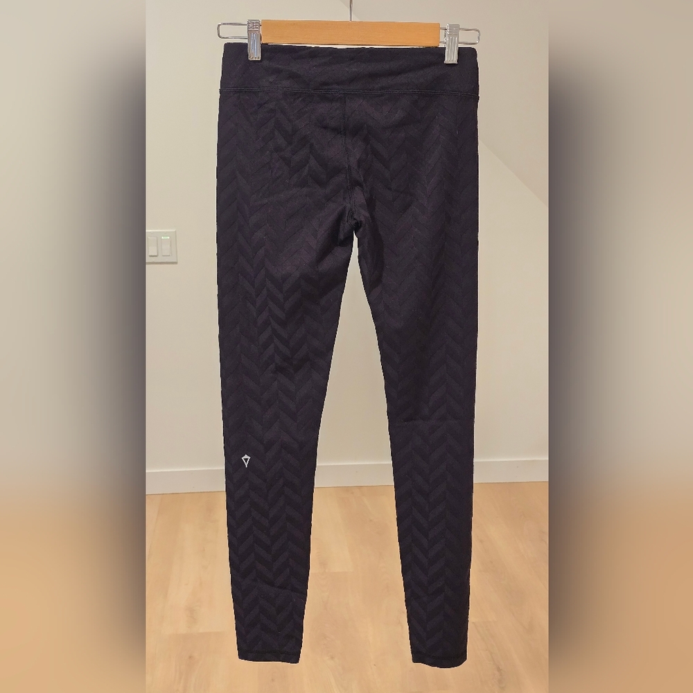 Ivivva Reversible Black/ Chevron Pattern Girls Leggings Size 14